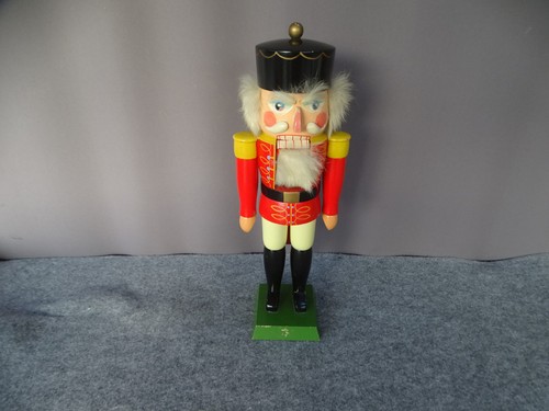 Alte holzfigur nussknacker - holzfigur,