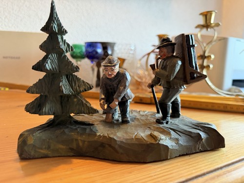 Antike holz figur - figur, pilze