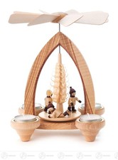 Pyramide mit Eisläufern, für