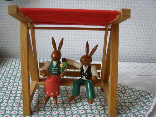 Hasenpaar auf schaukel - hasenpaar,