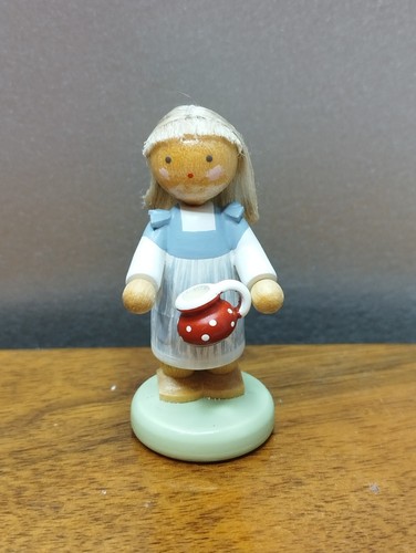 Flade mädchen mit - mädchen, töpfchen