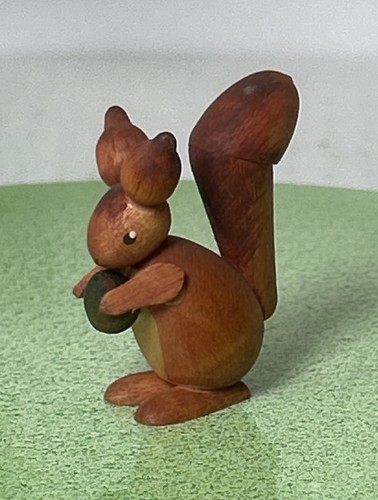 Kleines eichhörnchen nach max - eichhörnchen,