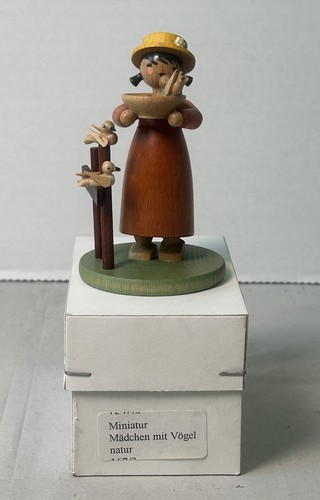 1399 mädchen mit vögel - ,